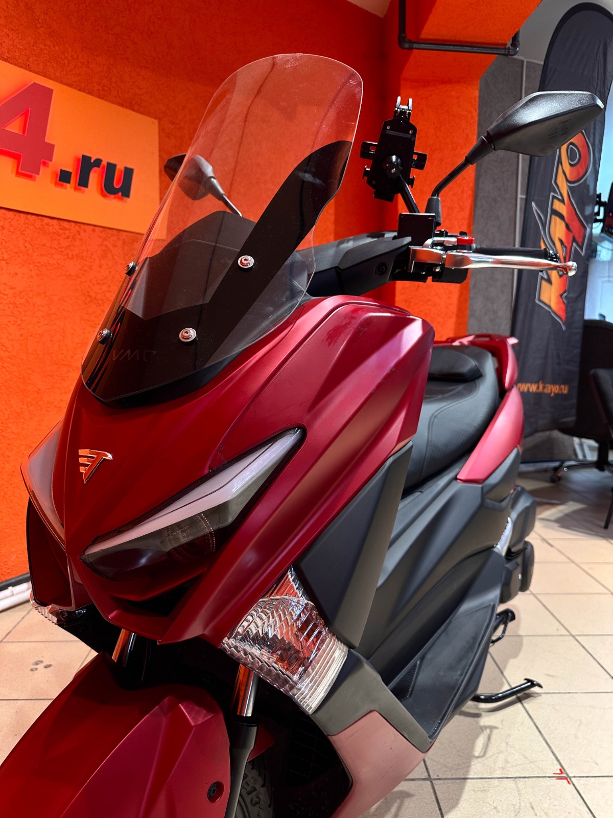 картинка Скутер VMC MAX RS 150 EFI | Moped24