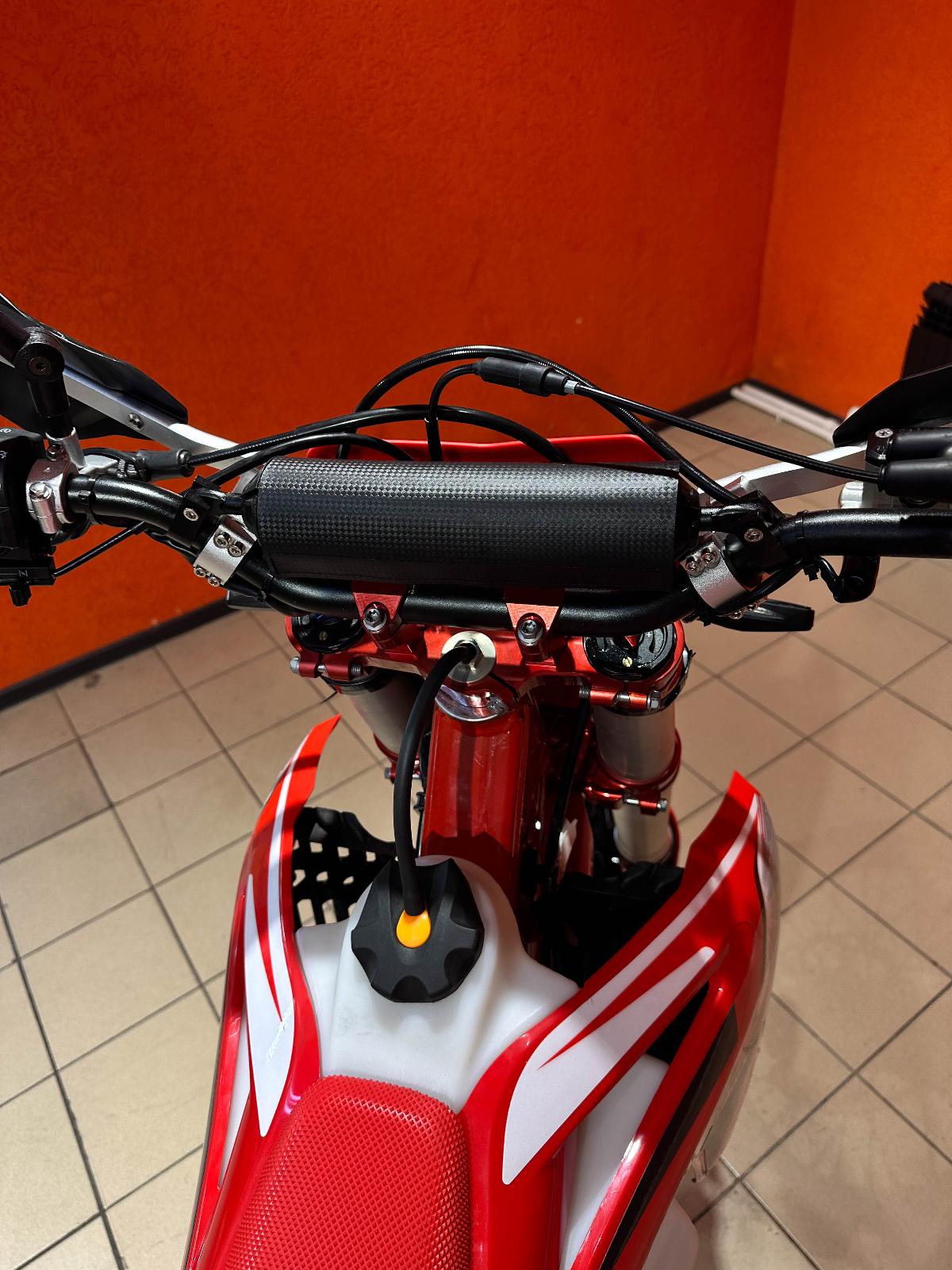 картинка Мотоцикл Regulmoto Holeshot Red Edition | Moped24