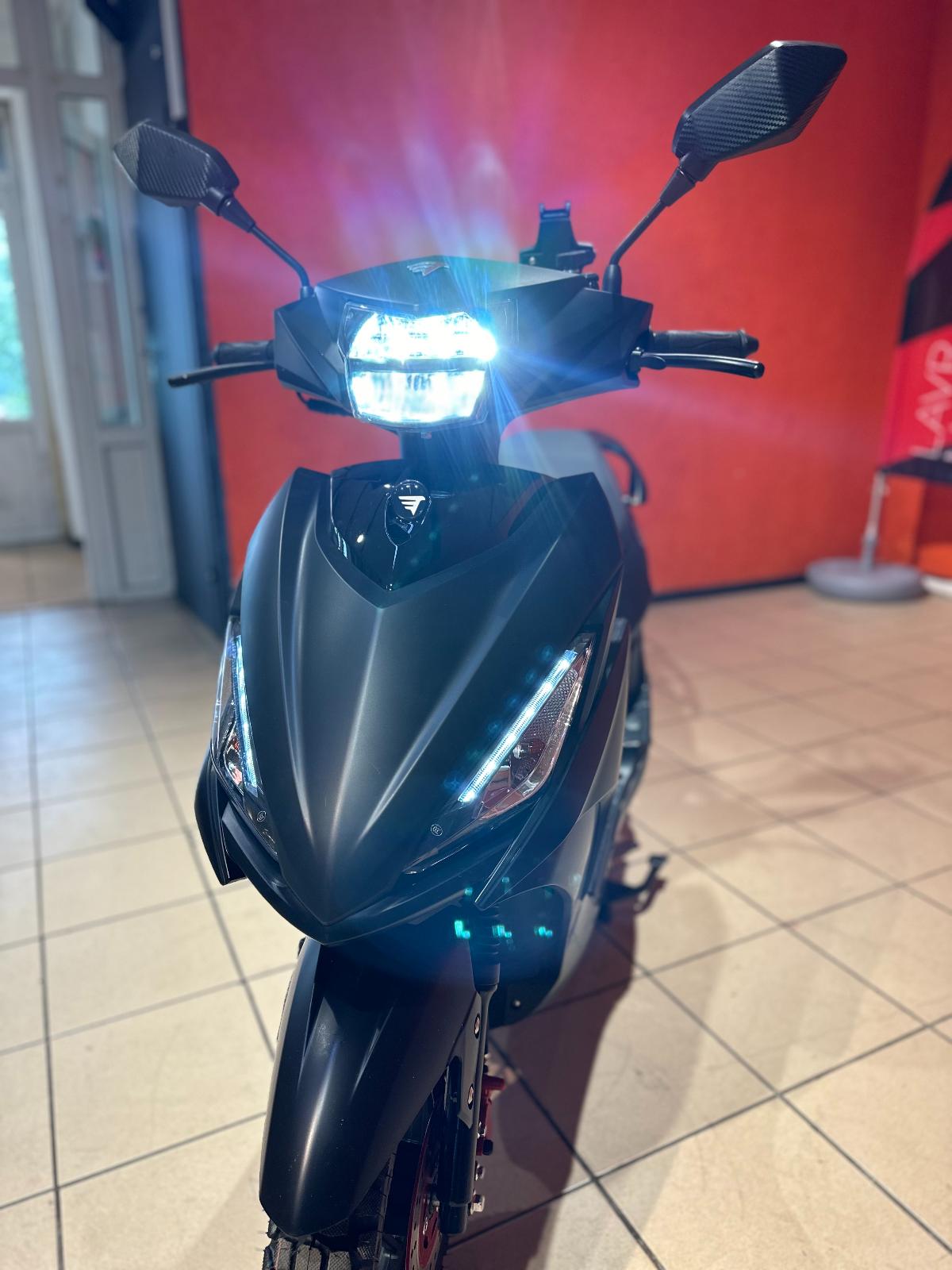 картинка Скутер VMC CORSA RS | Moped24