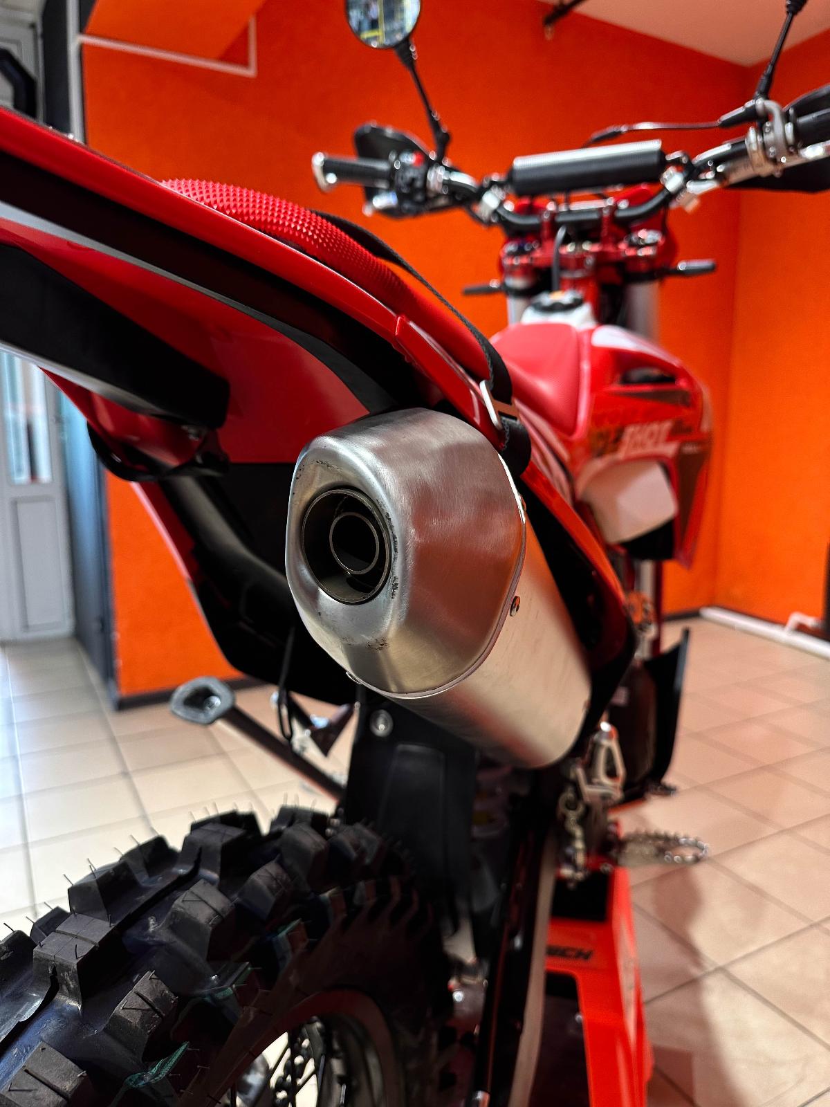 картинка Мотоцикл Regulmoto Holeshot Red Edition | Moped24